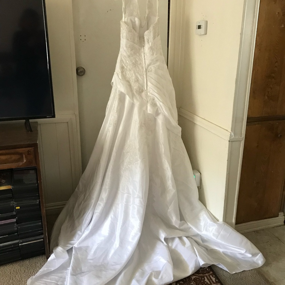 David's Bridal White Strapless Wedding Gown